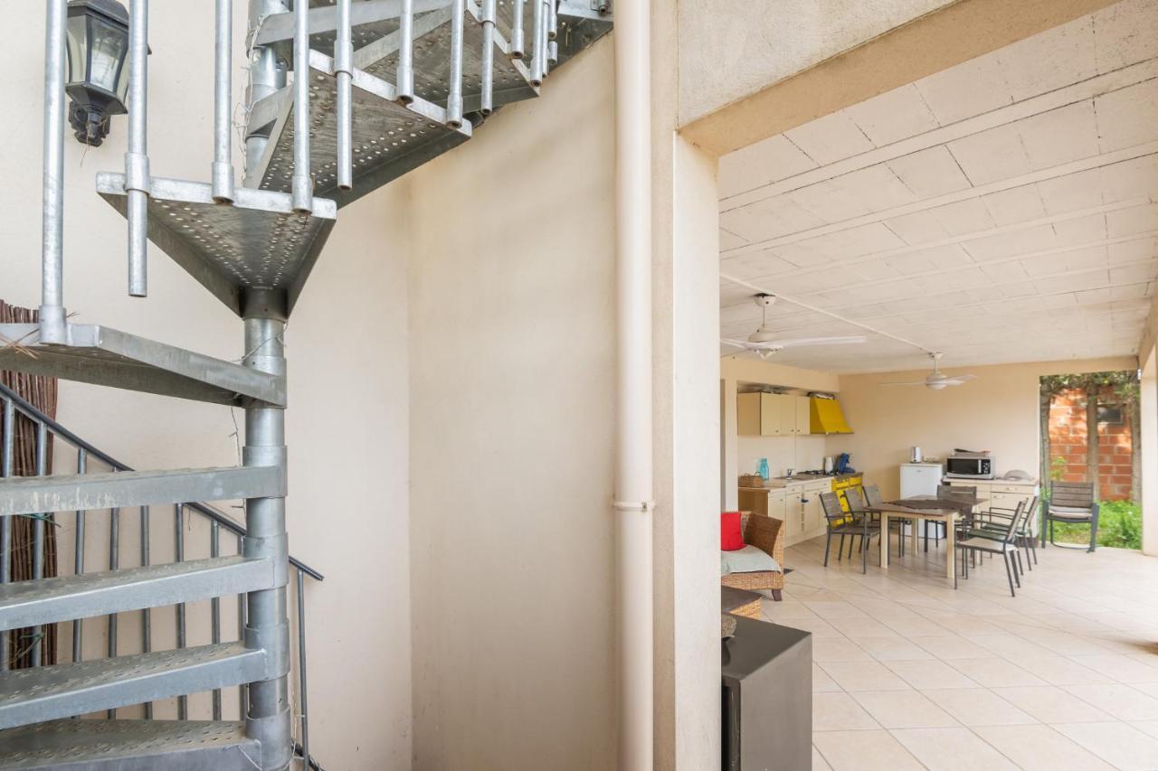 Villa les cigales Ouveillan Extérieur photo